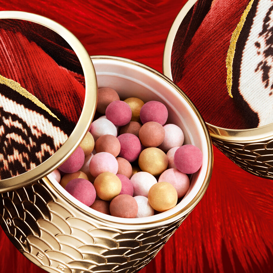 mÉtÉorites phoenix ⋅ light-revealing pearls of powder ⋅ guerlain